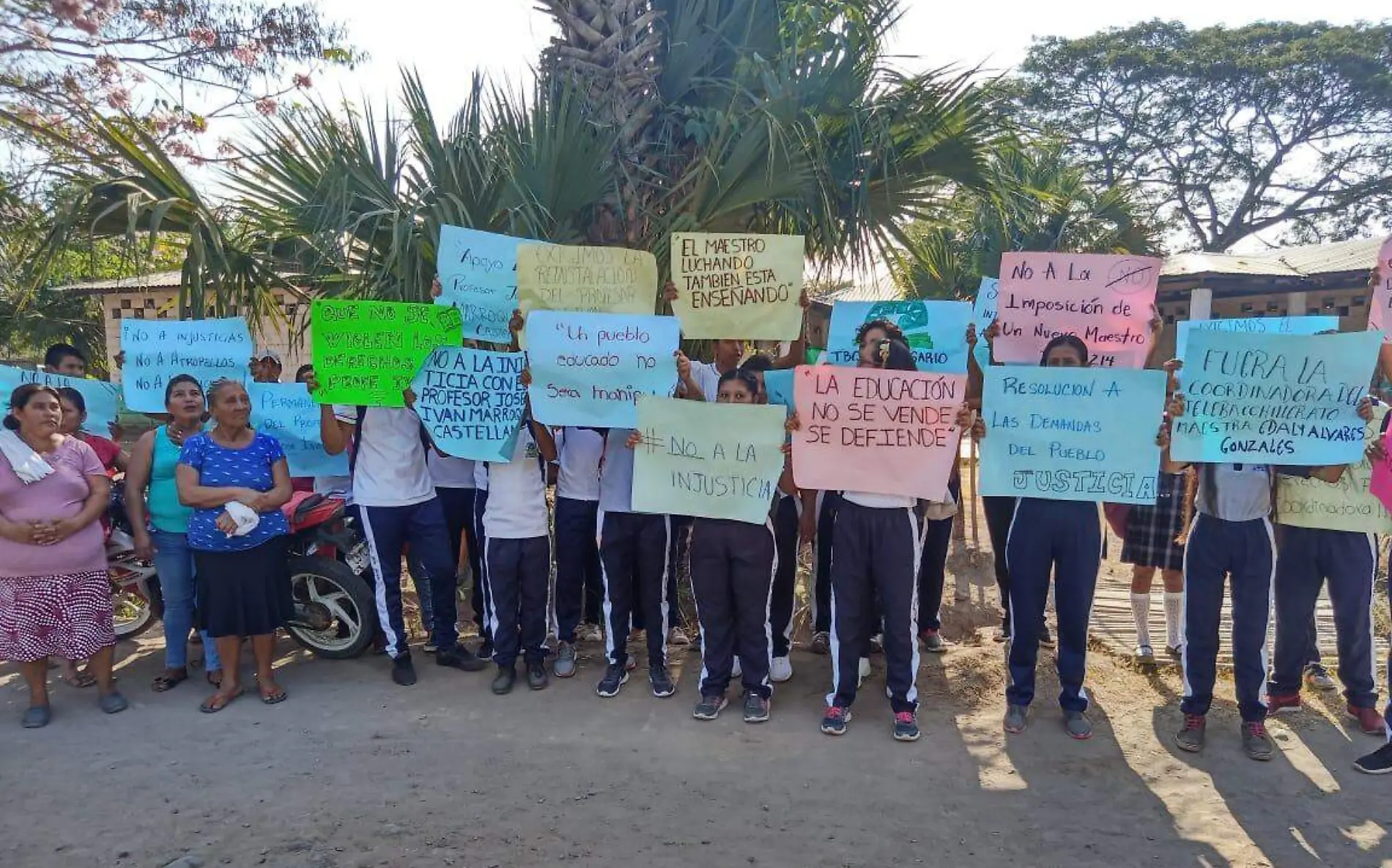 protesta inconformidad escuela maestro